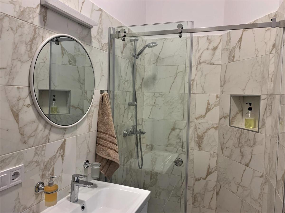 Iris Apartment On Popovich Lviv Eksteriør bilde