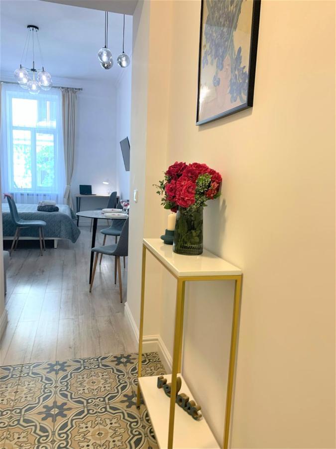 Iris Apartment On Popovich Lviv Eksteriør bilde